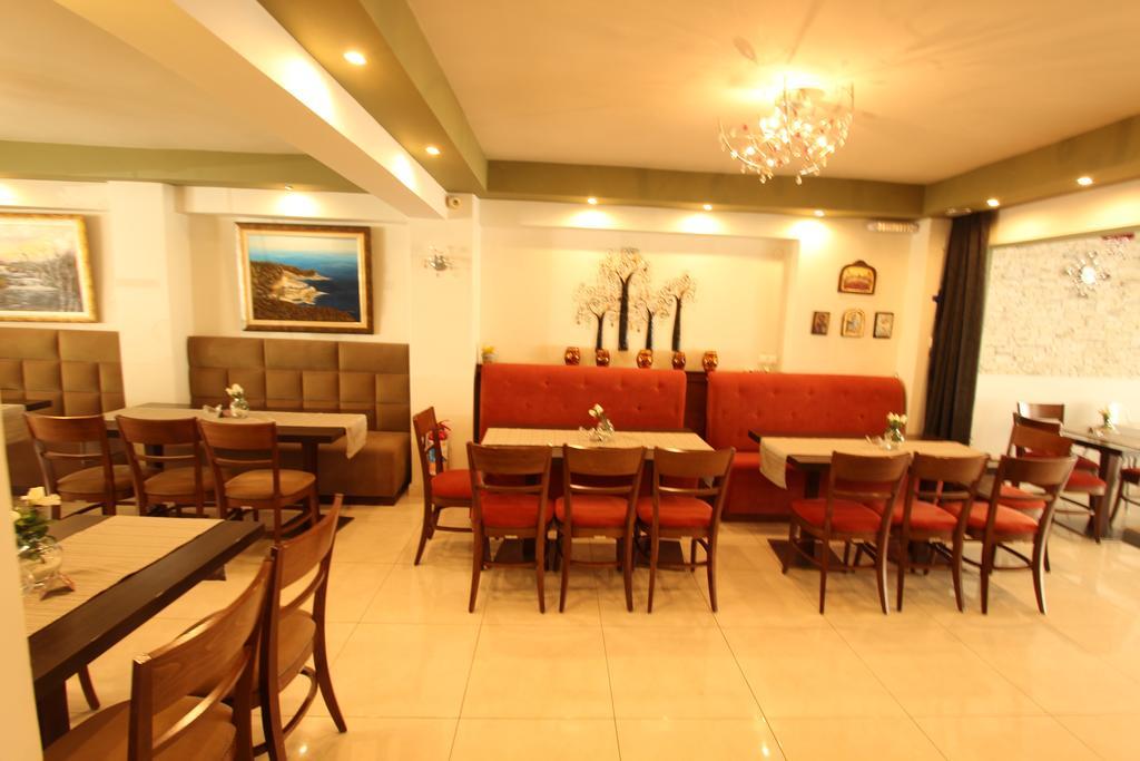 Hotel Mallas Nea Kallikrateia Extérieur photo