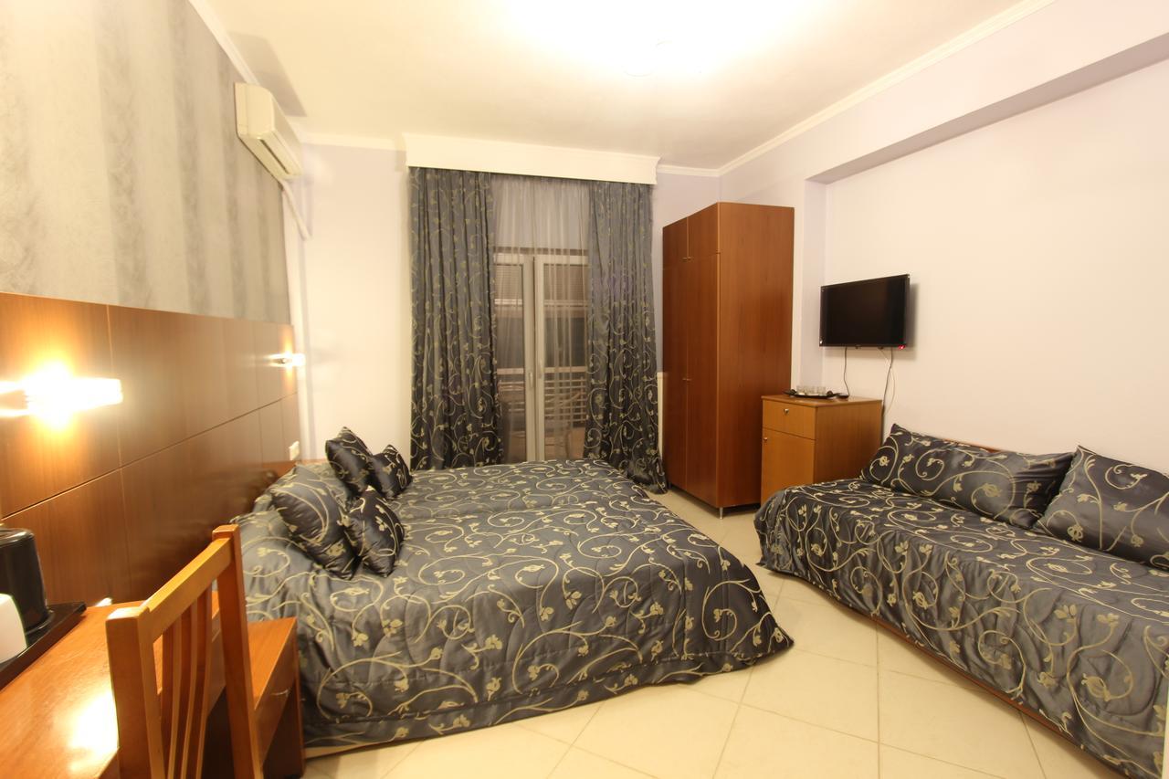 Hotel Mallas Nea Kallikrateia Extérieur photo